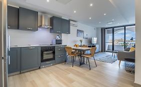 Deluxe Seaview Apartment